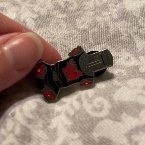 ⭐️Monty Python Pin - Picture 2 of 5